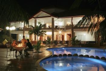 Pool Le Duc Praslin Seychellen