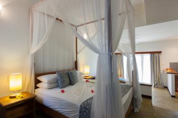 L'Hirondelle Guesthouse Bedroom 