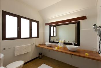 L'Hirondelle Guesthouse Loft Apartment Bathroom