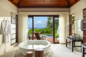Niva Labriz  Seychellen Beach Sanctuary Pool Villa Bathroom